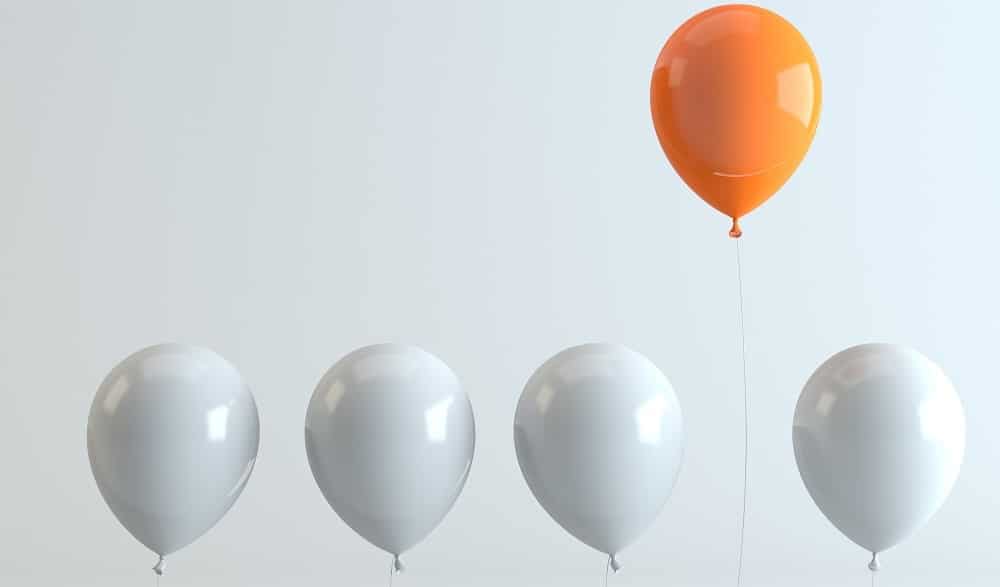 edustuskulut-ja-neuvottelukulut-kirjanpidossa-nelja-valkoista-ja-yksi-oranssi-ilmapallo